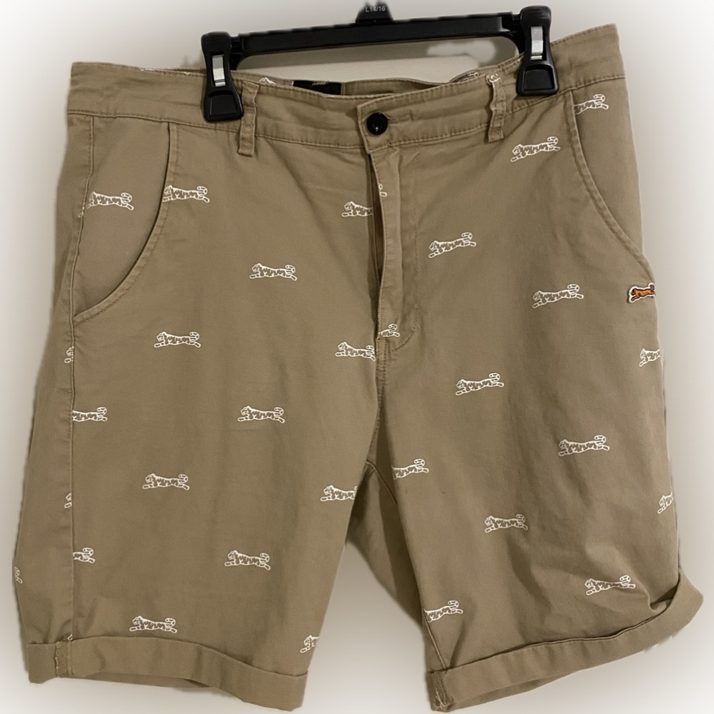 Le Tigre Graphic Cargo Shorts (M)